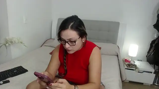 Snapshot of sophie_lopez1 chatting on December 3, 11:47 pm sophie lopez1 online show from December 3, 11:47 pm