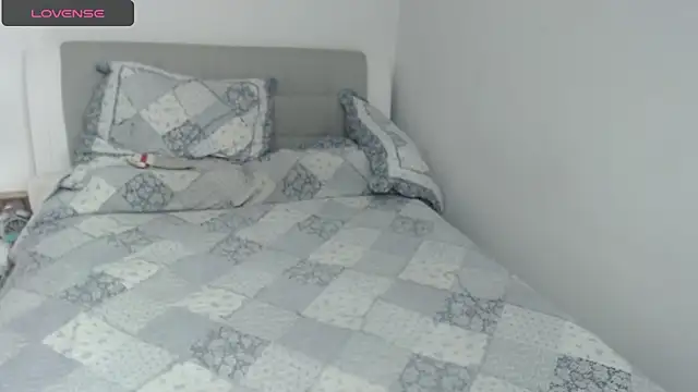 Snapshot of sophie_lopez1 chatting on January 25, 4:13 am sophie lopez1 online show from January 25, 4:13 am