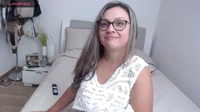 Snapshot of sophie_lopez1 chatting on December 10, 4:56 am sophie lopez1 online show from December 10, 4:56 am