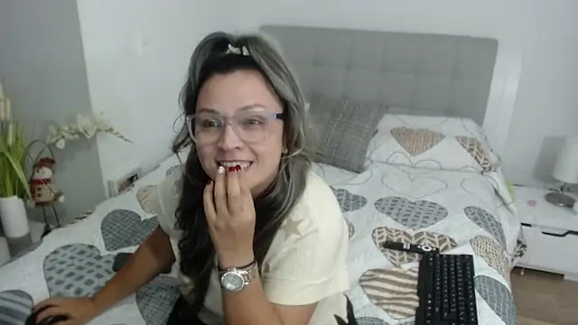 Snapshot of sophie_lopez1 chatting on November 26, 11:27 pm sophie lopez1 online show from November 26, 11:27 pm