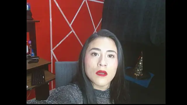 Snapshot of Emily_Slave28 chatting on October 23, 5:44 pm Emily Slave28 online show from October 23, 5:44 pm