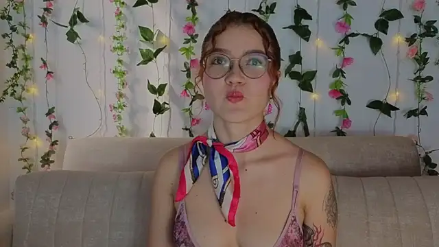 Snapshot of MiaWinxxx chatting on September 11, 9:15 pm MiaWinxxx online show from September 11, 9:15 pm