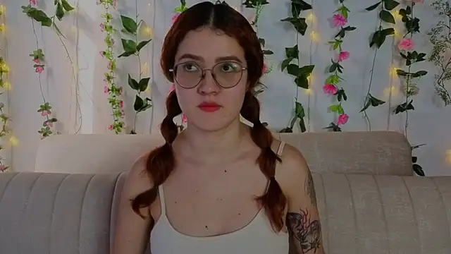 Snapshot of MiaWinxxx chatting on October 7, 8:21 pm MiaWinxxx online show from October 7, 8:21 pm