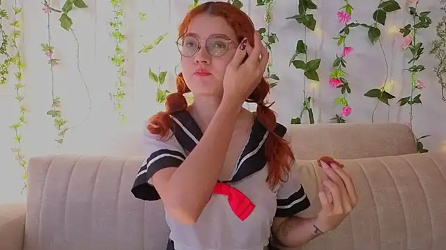 Snapshot of MiaWinxxx chatting on September 10, 8:19 pm MiaWinxxx online show from September 10, 8:19 pm