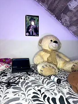 Snapshot of Melody_rouxxx chatting on December 3, 12:44 am Melody rouxxx online show from December 3, 12:44 am