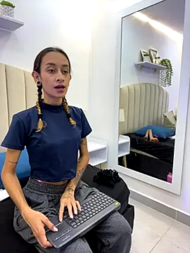 SunshineLizzy online show from November 6, 1:26 pm