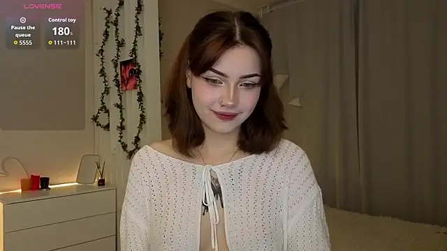 PurrrBerry online show from November 26, 3:39 am