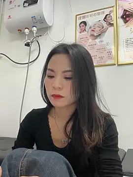 Snapshot of Baby-mmm chatting on November 15, 1:15 pm Baby-mmm online show from November 15, 1:15 pm