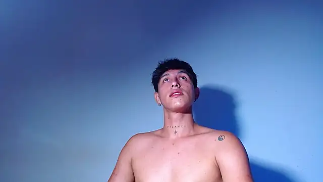 rowanbigboy23 online show from April 13, 11:42 pm