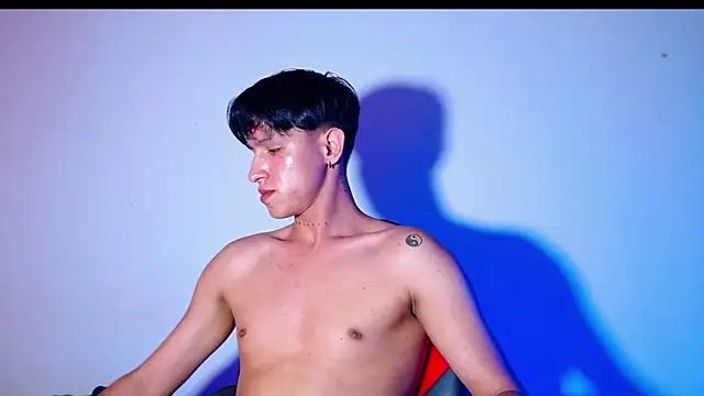 rowanbigboy23 online show from December 2, 8:21 pm