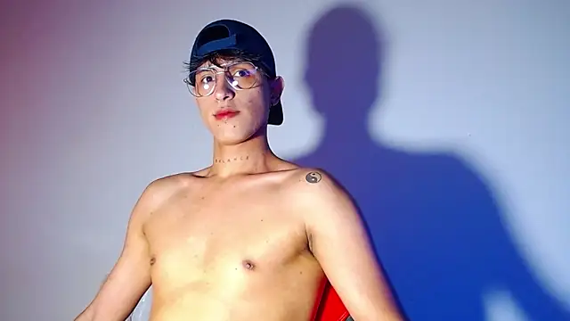 rowanbigboy23 online show from December 19, 7:49 pm