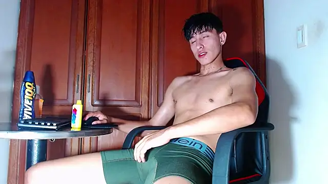 rowanbigboy23 online show from September 20, 4:06 am