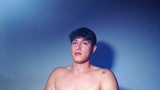 rowanbigboy23 online show from April 21, 7:15 am