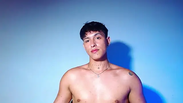 rowanbigboy23 online show from March 18, 12:03 am