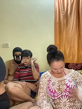 Snapshot of stargroup chatting on October 15, 12:35 pm stargroup online show from October 15, 12:35 pm