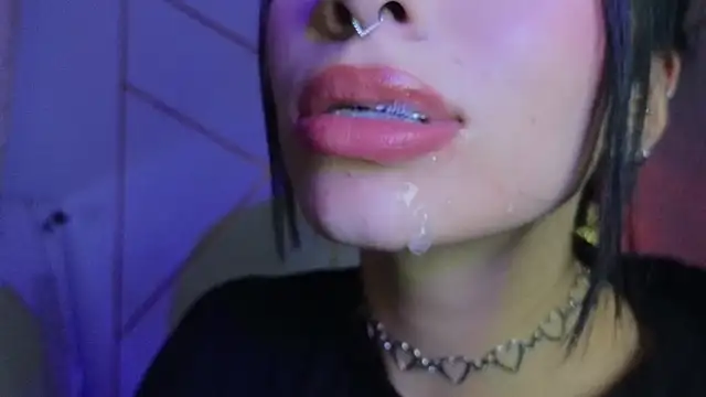 Snapshot of Hollyxx_ chatting on October 17, 11:34 am Hollyxx online show from October 17, 11:34 am