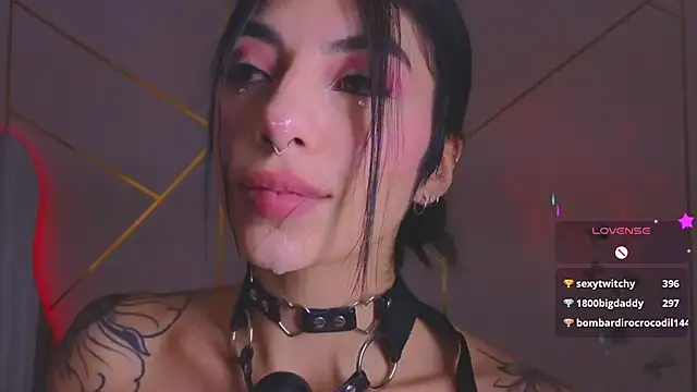 Snapshot of Hollyxx_ chatting on December 1, 6:31 pm Hollyxx online show from December 1, 6:31 pm