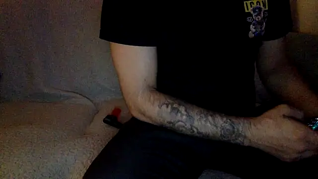 Snapshot of Brownsuggarr chatting on October 5, 2:24 am Brownsuggarr online show from October 5, 2:24 am