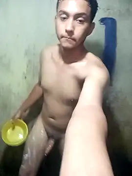 Snapshot of lalop221 chatting on December 14, 7:03 am lalop221 online show from December 14, 7:03 am