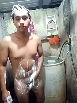 Snapshot of lalop221 chatting on October 21, 3:39 am lalop221 online show from October 21, 3:39 am