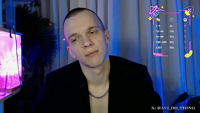 Snapshot of frozen_boy chatting on November 17, 5:17 pm frozen boy online show from November 17, 5:17 pm