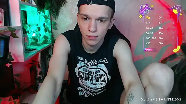 Snapshot of frozen_boy chatting on November 3, 4:43 pm frozen boy online show from November 3, 4:43 pm