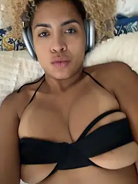 bobbiebbb online show from February 8, 5:43 pm