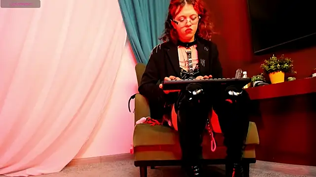 NoelleGothicShadow online show from September 12, 8:41 pm