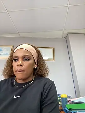 Snapshot of 031bubbles chatting on October 28, 9:19 am 031bubbles online show from October 28, 9:19 am