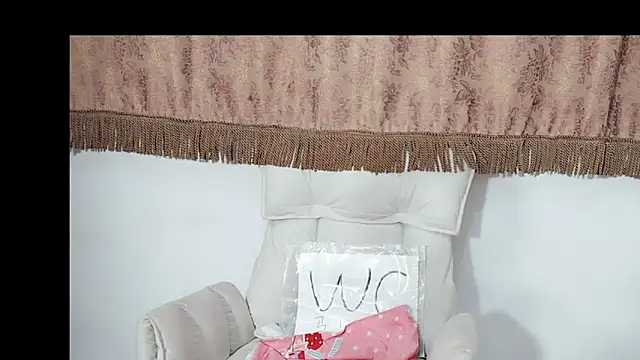 Snapshot of Zhenlihoney10 chatting on October 23, 12:04 pm Zhenlihoney10 online show from October 23, 12:04 pm