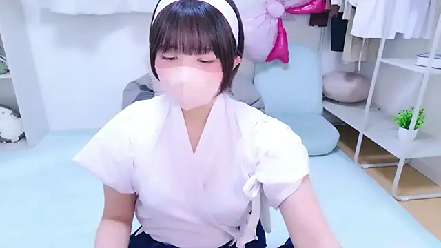 Hinata Sun online show from May 2, 11:15 am