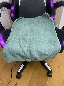 bananasex204 online show from March 15, 5:47 am