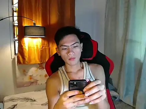 alex cummer online show from April 21, 2:47 am