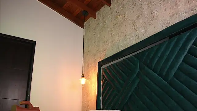 Snapshot of Sofi_Moreno chatting on June 27, 12:22 pm Sofi Moreno online show from June 27, 12:22 pm