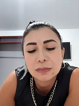 mia mancinii online show from July 18, 3:15 am