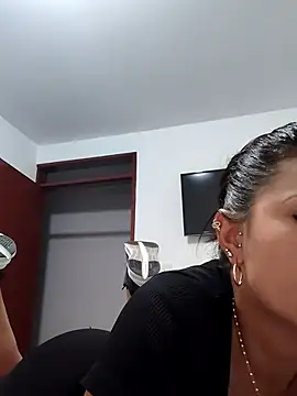 mia mancinii online show from July 7, 1:30 am