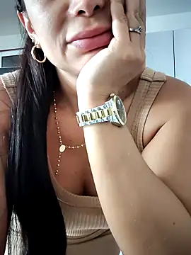 mia mancinii online show from April 8, 5:25 pm