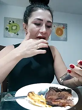 mia mancinii online show from December 19, 1:09 am