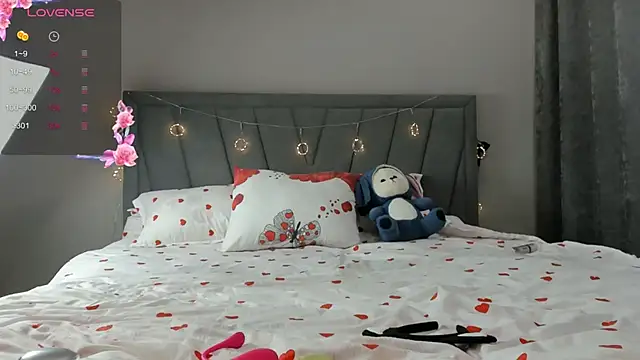 qimiiqo online show from October 22, 4:23 am