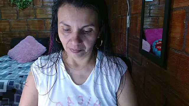 Snapshot of Milf_Fantassyy chatting on September 16, 3:40 am Milf Fantassyy online show from September 16, 3:40 am
