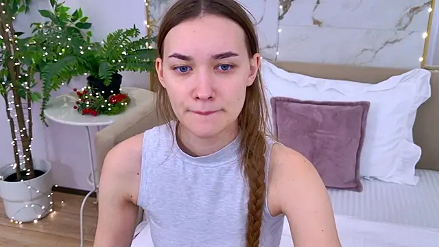 Snapshot of AmadaReine chatting on January 8, 4:02 pm AmadaReine online show from January 8, 4:02 pm