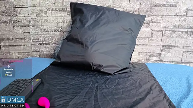 Kiara Zahiri   online show from December 3, 11:09 am