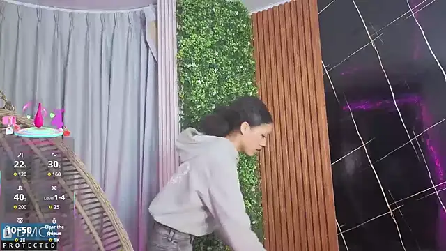 Kiara Zahiri   online show from October 31, 11:07 am