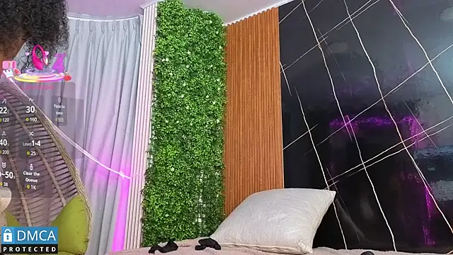 Snapshot of Kiara_Zahiri__ chatting on October 3, 11:34 am Kiara Zahiri online show from October 3, 11:34 am