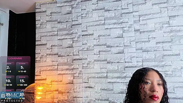 Kiara Zahiri   online show from December 2, 11:01 am