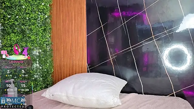 Snapshot of Kiara_Zahiri__ chatting on October 7, 11:11 am Kiara Zahiri online show from October 7, 11:11 am