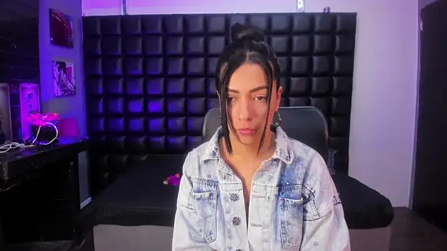 ashlyy sweet  online show from April 18, 8:42 pm