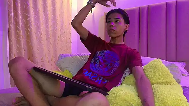 camilo nom online show from October 10, 4:35 am