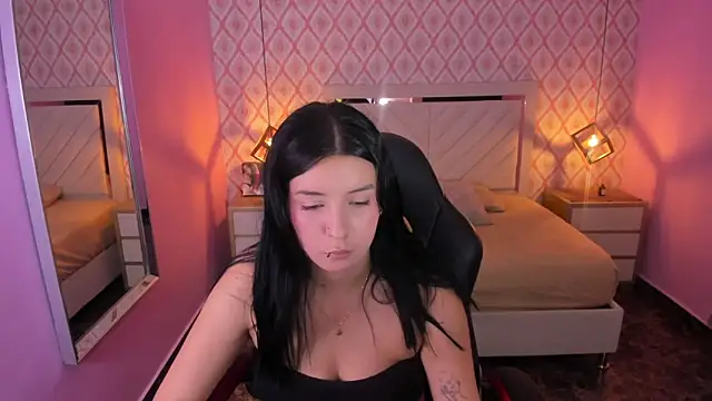 CHRISTY TEIGEN4 online show from February 25, 7:25 pm