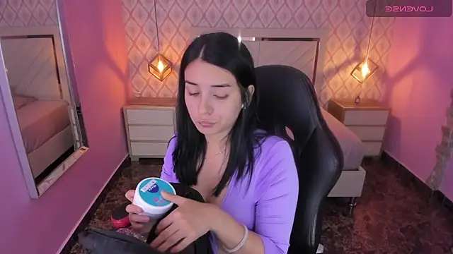 Snapshot of CHRISTY_TEIGEN4 chatting on October 31, 7:32 pm CHRISTY TEIGEN4 online show from October 31, 7:32 pm